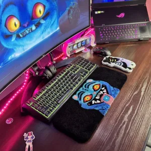 Alternative view of Neon Idol Demon